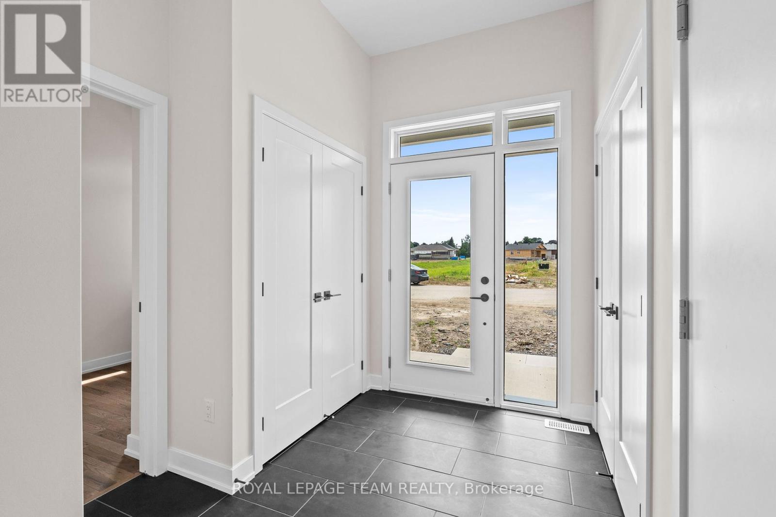 Photo 4 of 1039 Moore Street, Brockville ON