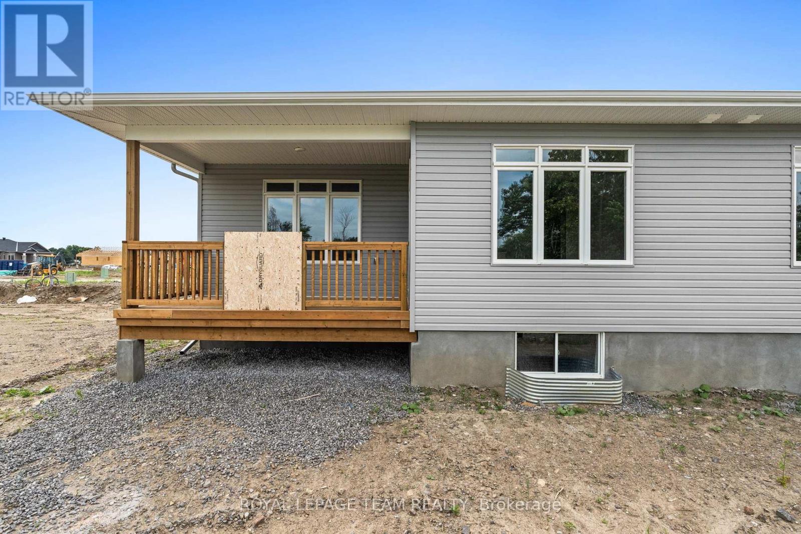 Photo 42 of 1039 Moore Street, Brockville ON