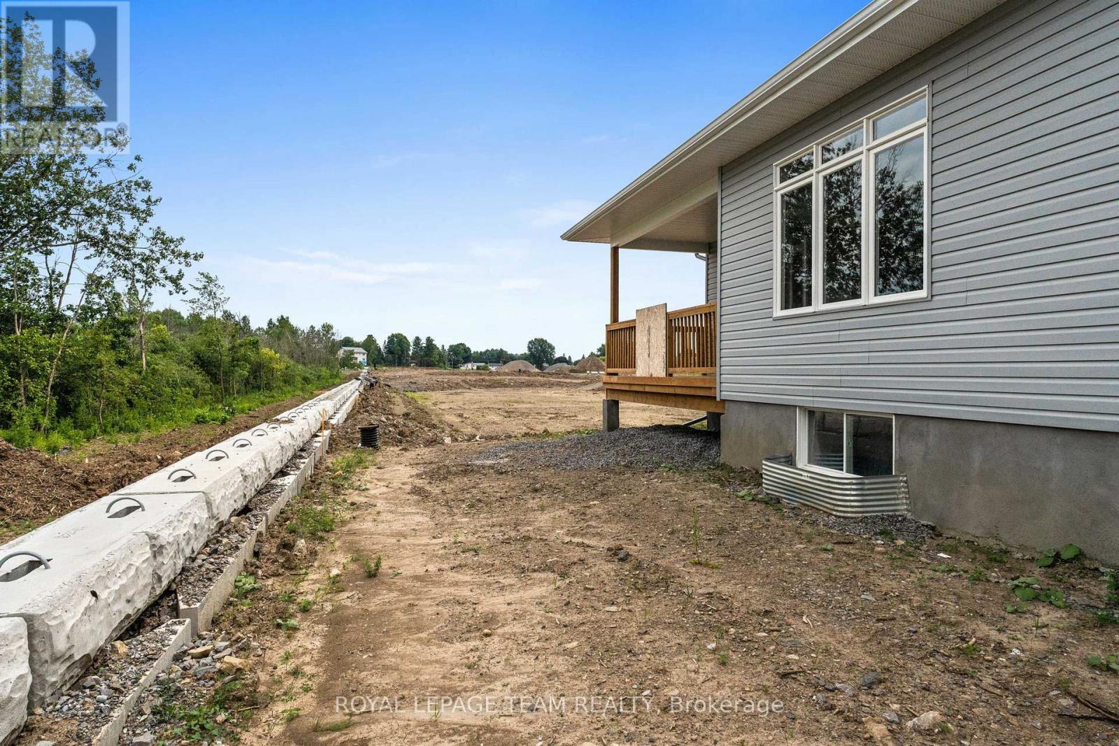 Photo 44 of 1039 Moore Street, Brockville ON