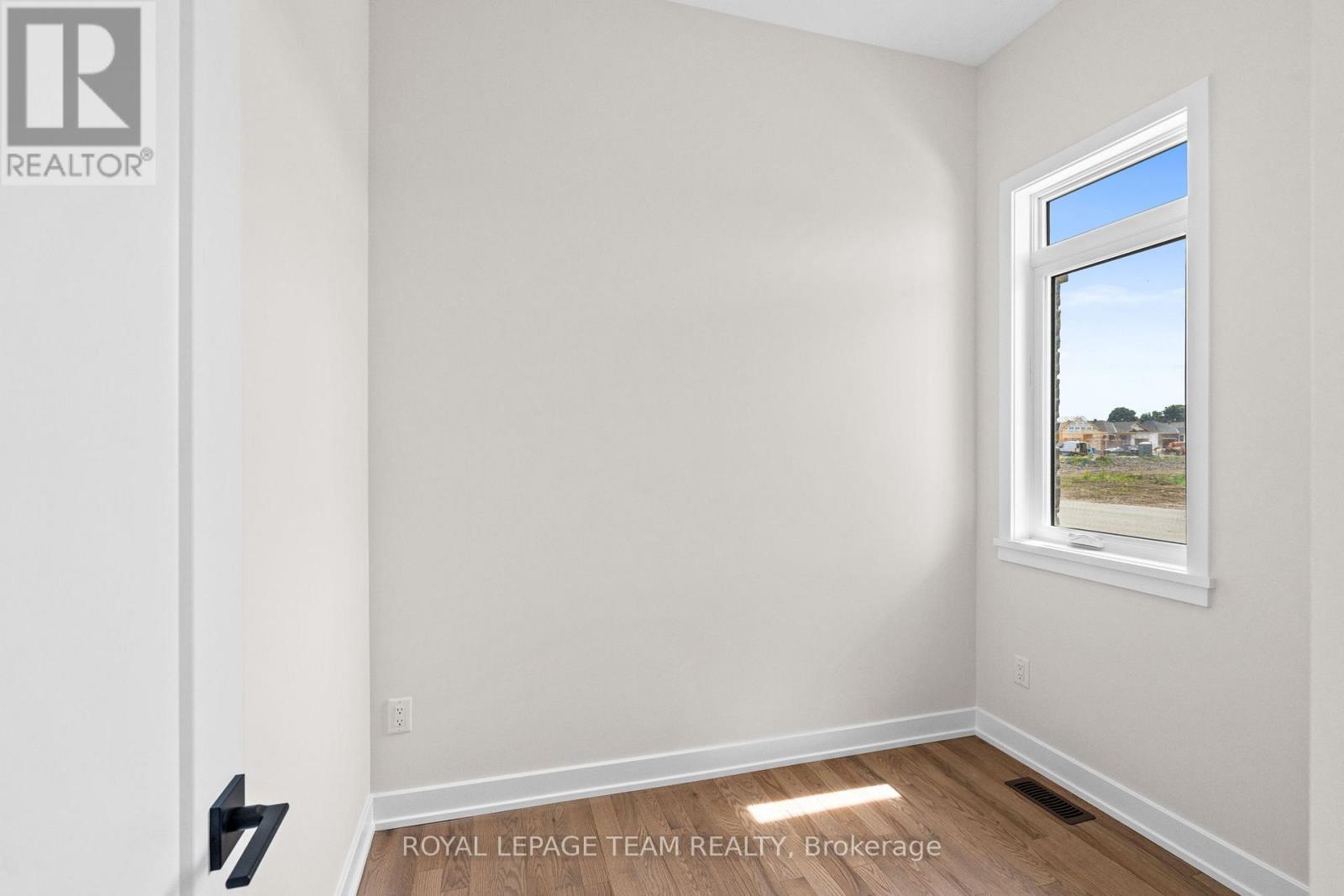 Photo 6 of 1039 Moore Street, Brockville ON