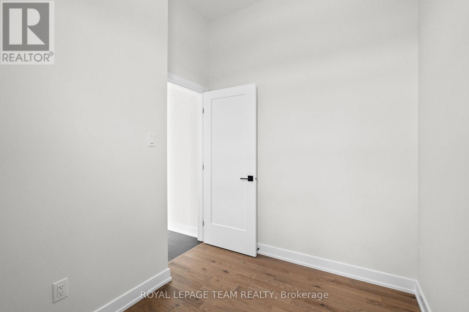 Photo 7 of 1039 Moore Street, Brockville ON