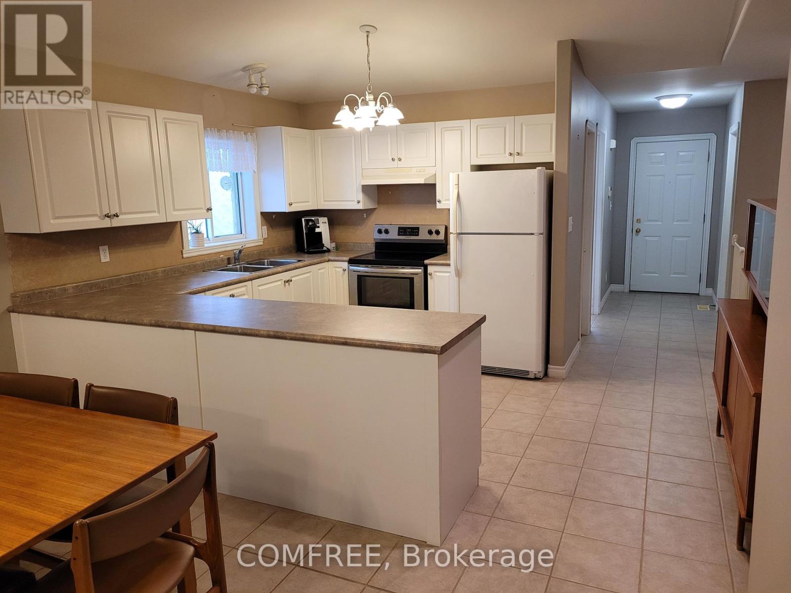Photo 3 of 1720 Kirkland Avenue, Windsor ON