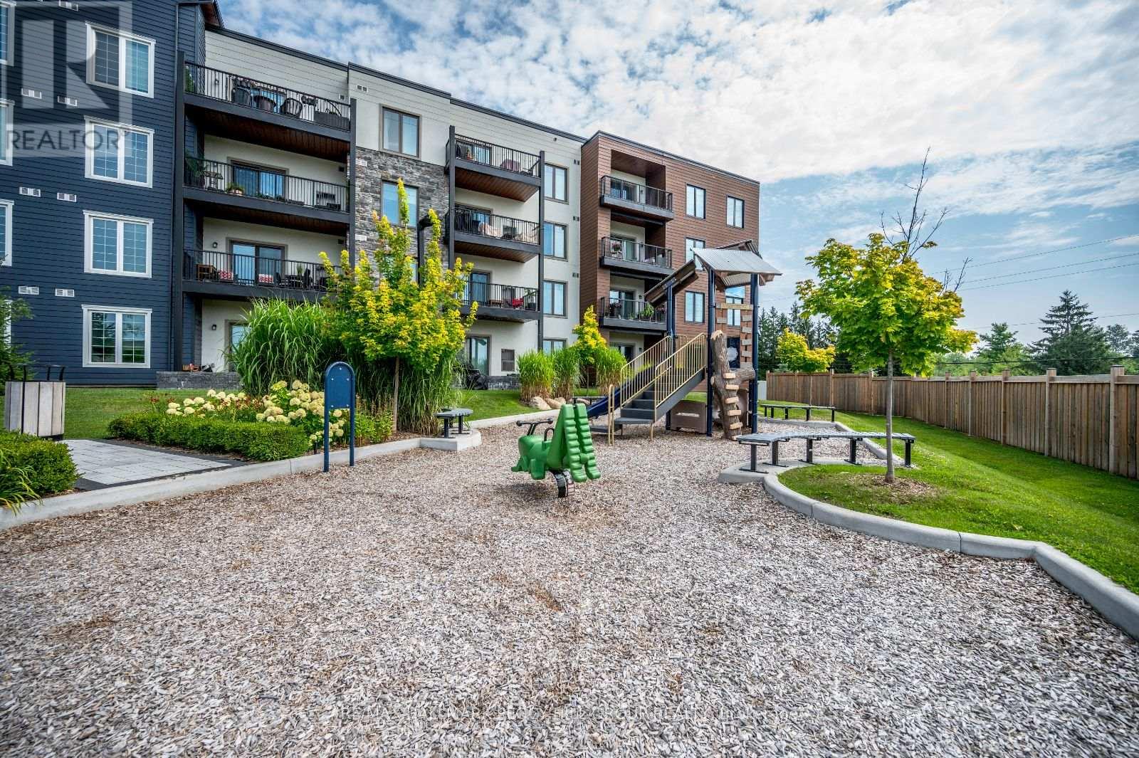 Photo 10 of 112 54 Koda Street, Barrie ON