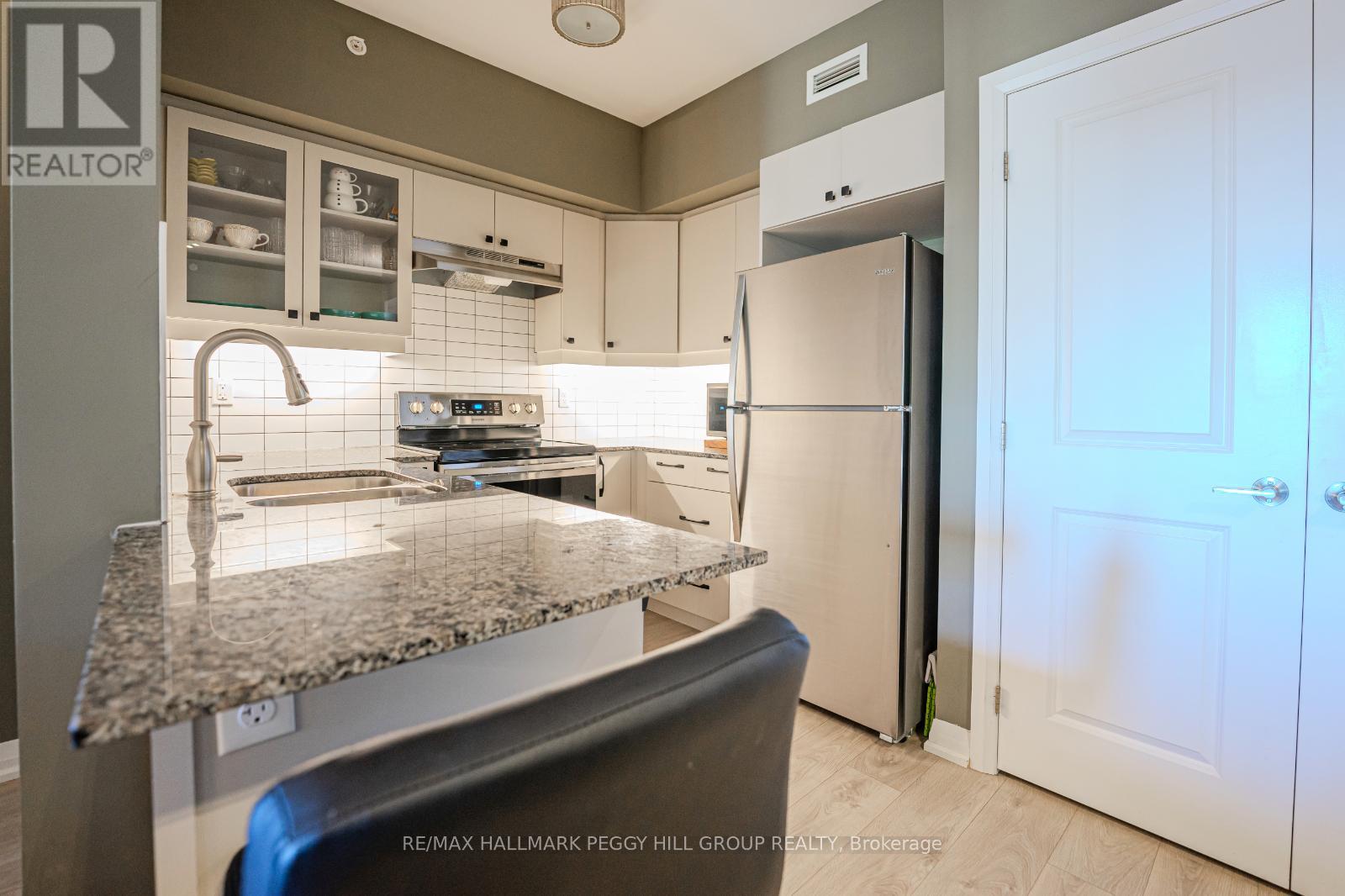 Photo 14 of 112 54 Koda Street, Barrie ON