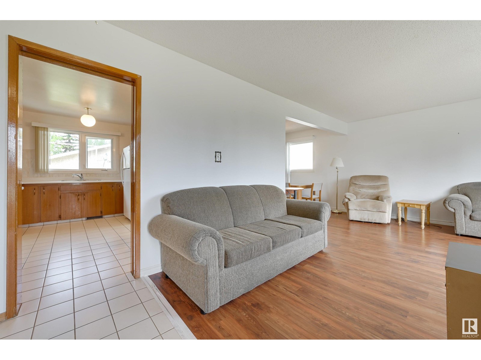 Photo 3 of 15008 96 St Nw, Edmonton AB
