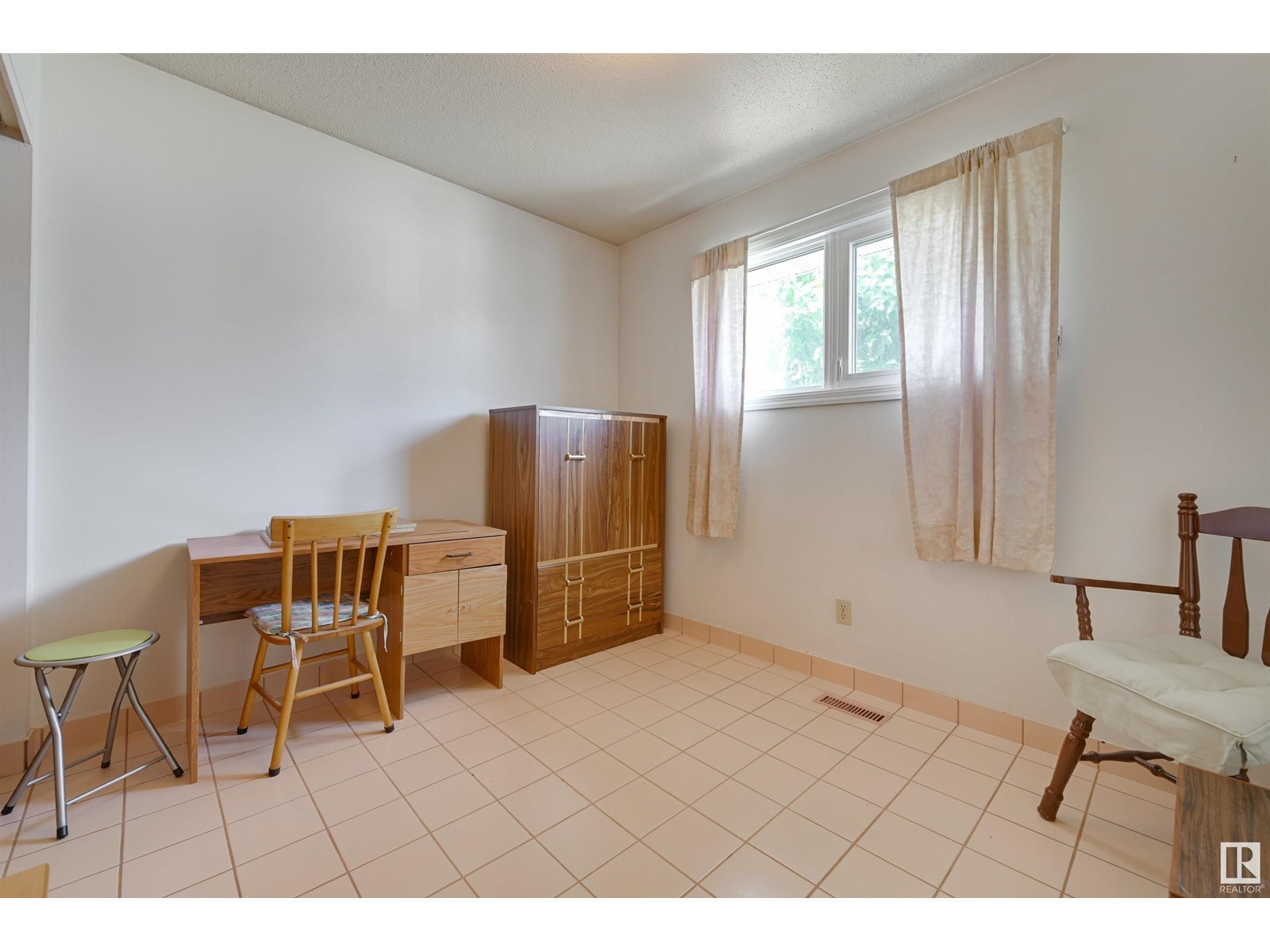 Photo 22 of 15008 96 St Nw, Edmonton AB