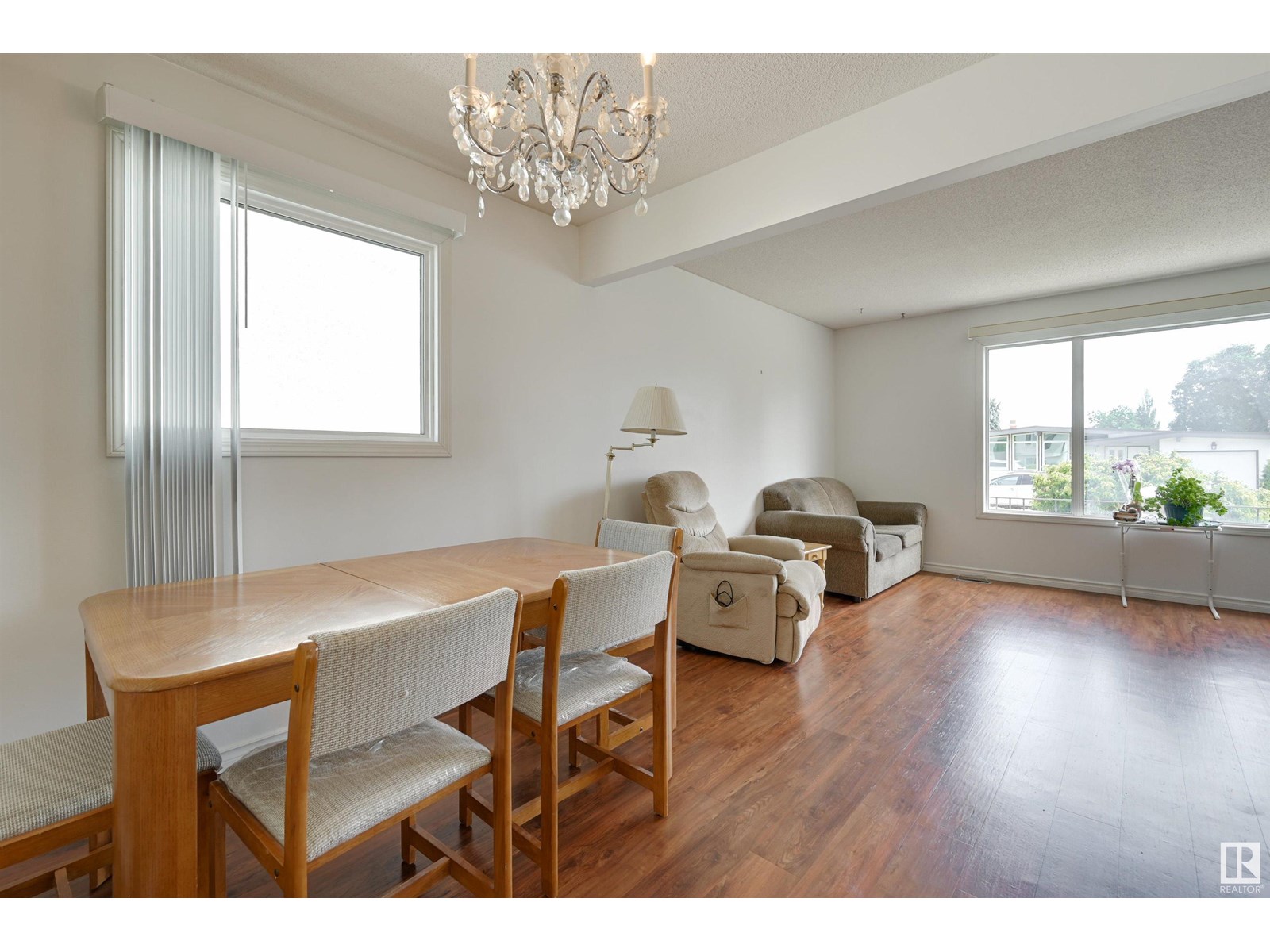 Photo 11 of 15008 96 St Nw, Edmonton AB