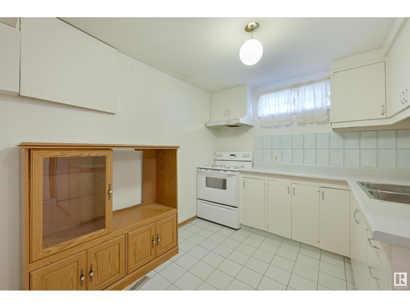 Photo 30 of 15008 96 St Nw, Edmonton AB
