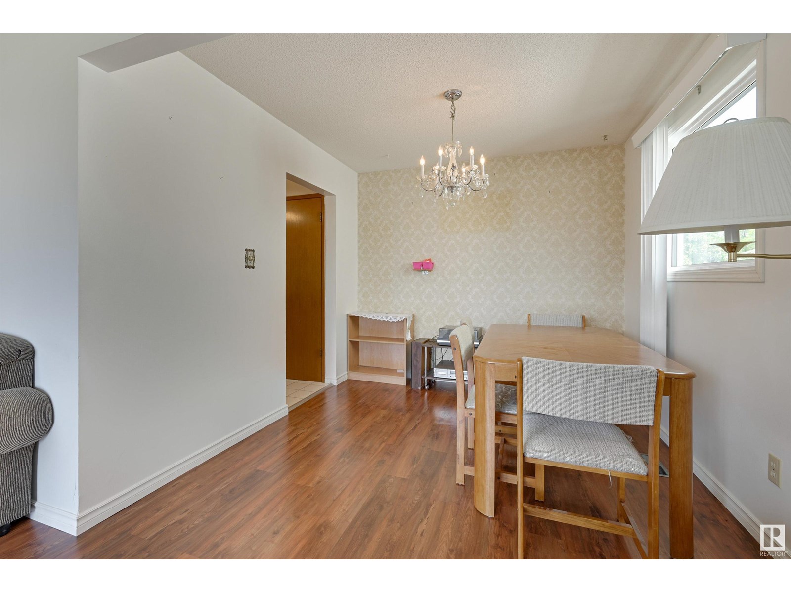 Photo 10 of 15008 96 St Nw, Edmonton AB
