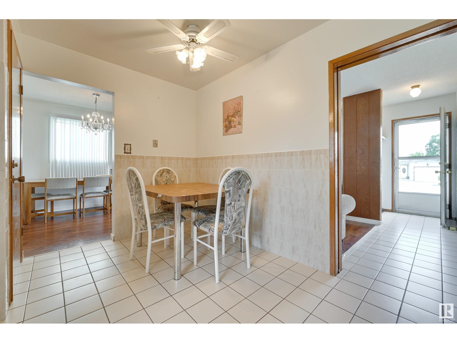 Photo 17 of 15008 96 St Nw, Edmonton AB