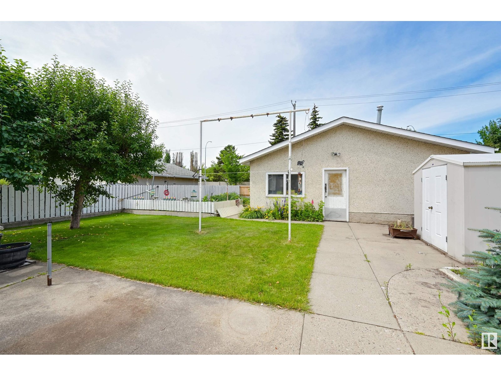 Photo 42 of 15008 96 St Nw, Edmonton AB