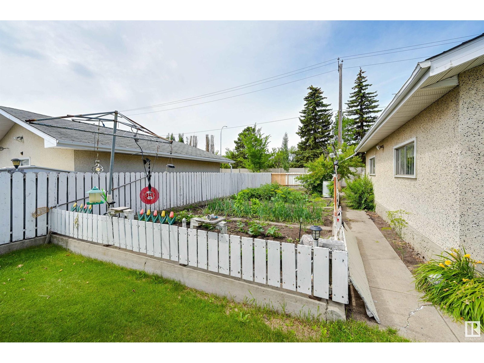 Photo 45 of 15008 96 St Nw, Edmonton AB