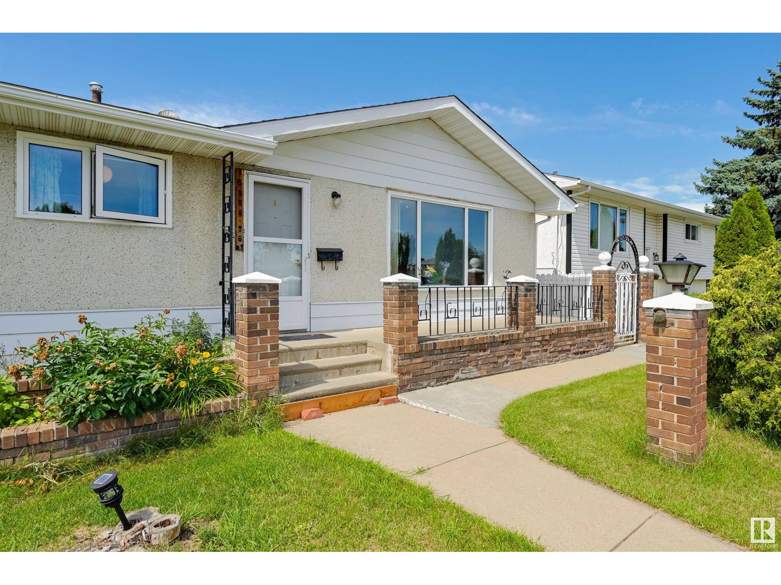 Photo 52 of 15008 96 St Nw, Edmonton AB