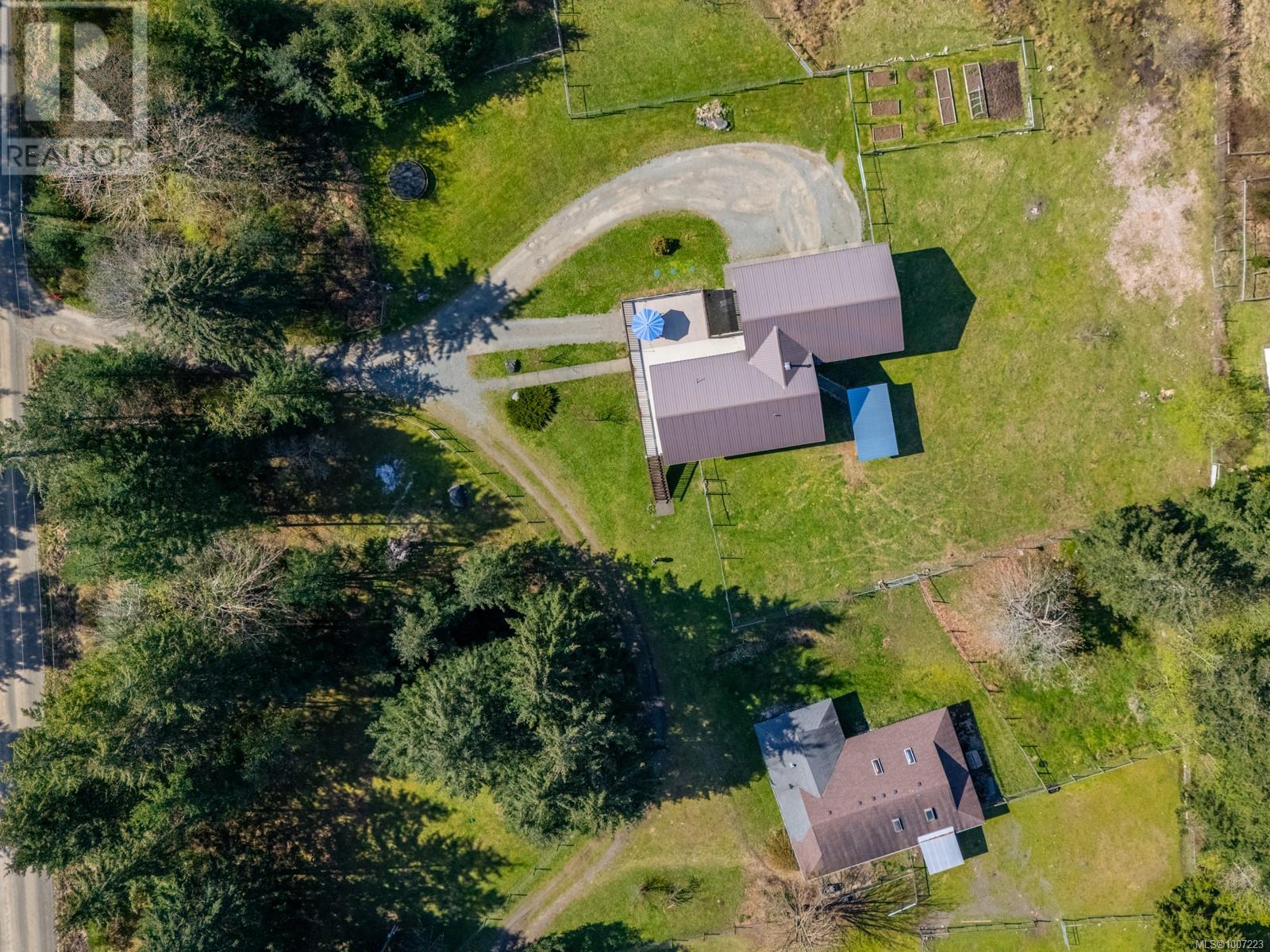 Photo 10 of 2892 Maridge Rd, Courtenay BC