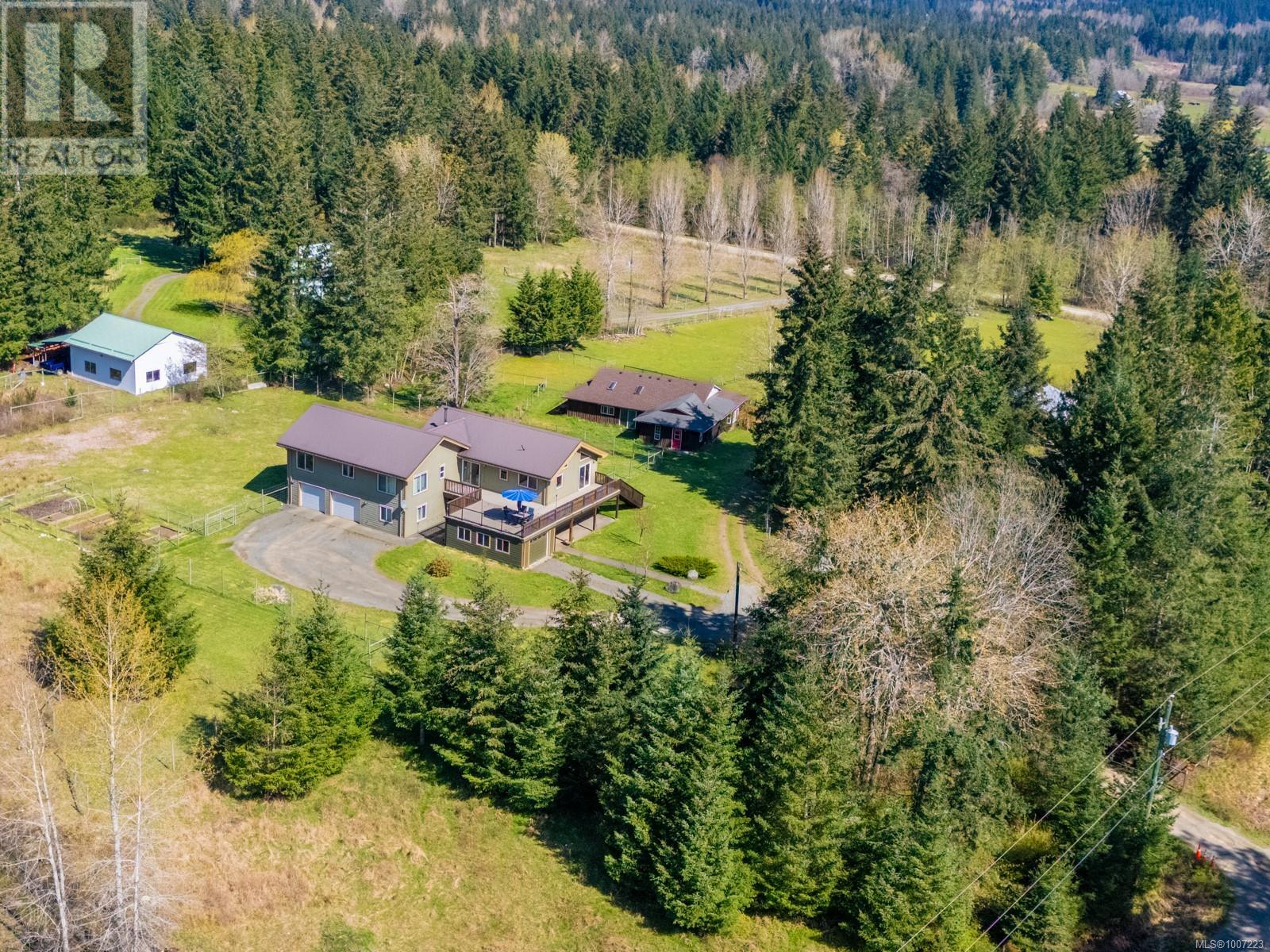 Photo 11 of 2892 Maridge Rd, Courtenay BC