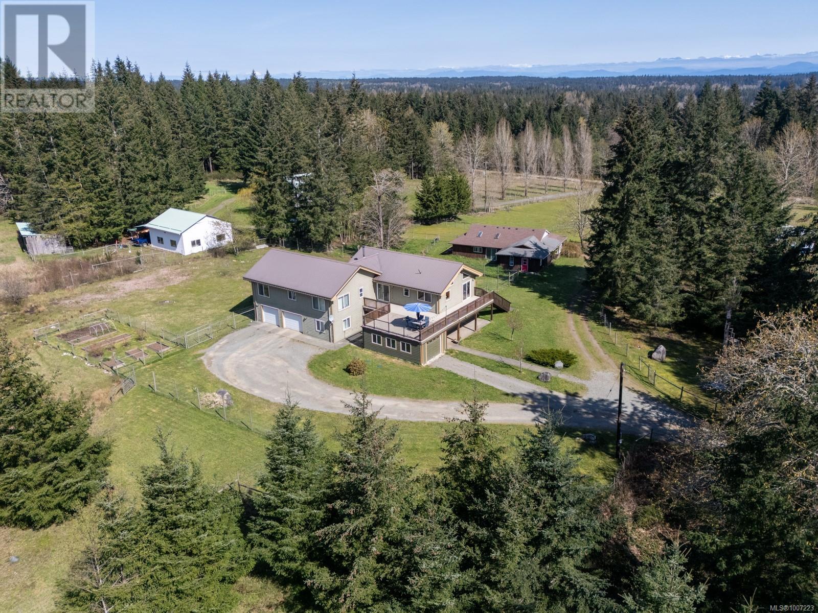 Photo 12 of 2892 Maridge Rd, Courtenay BC
