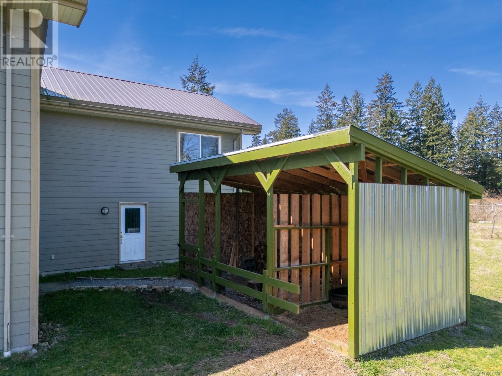 Photo 16 of 2892 Maridge Rd, Courtenay BC