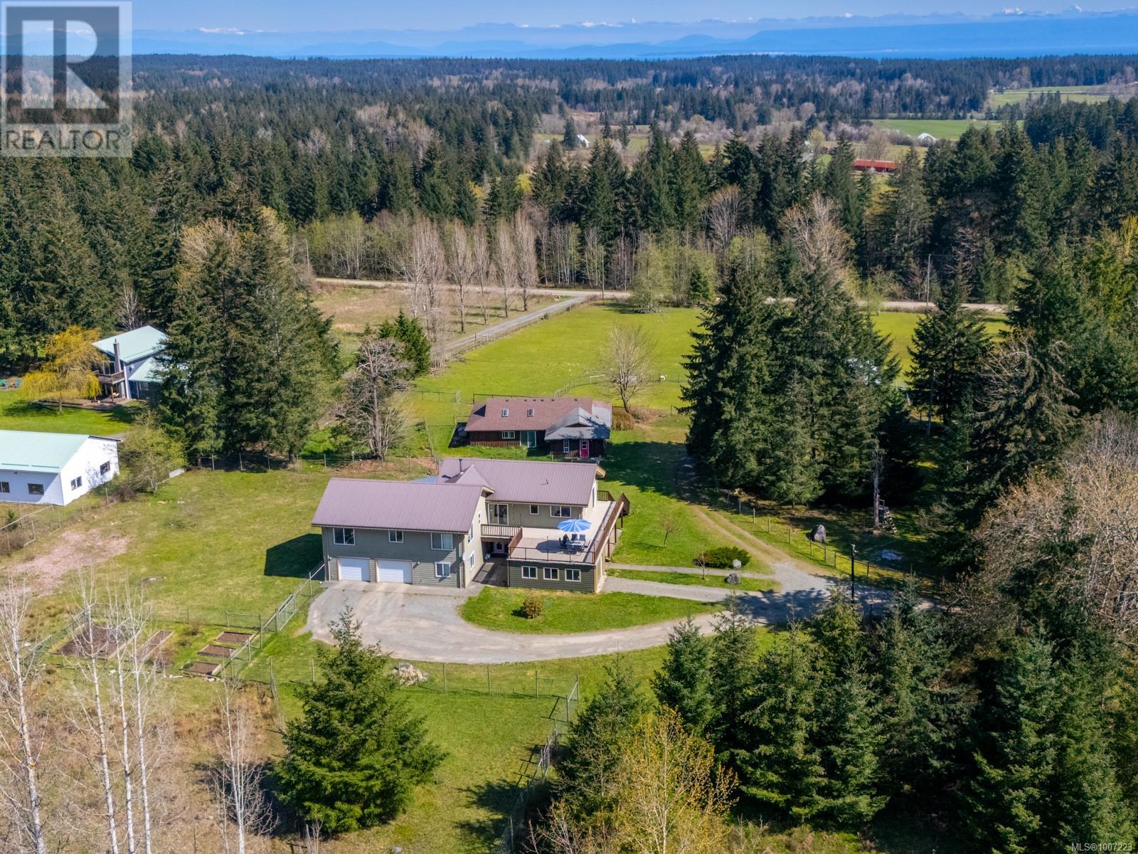 Photo 2 of 2892 Maridge Rd, Courtenay BC
