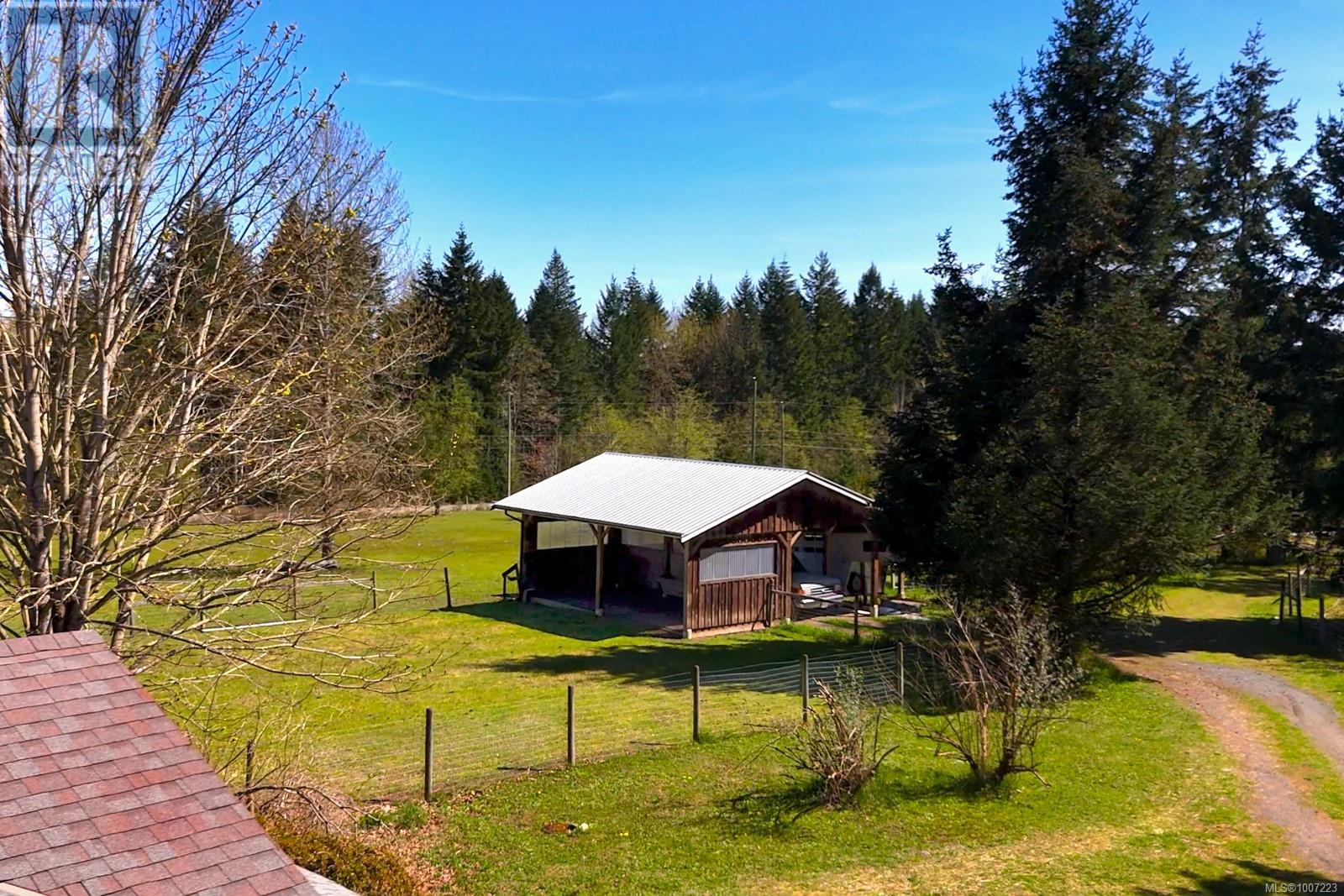Photo 25 of 2892 Maridge Rd, Courtenay BC