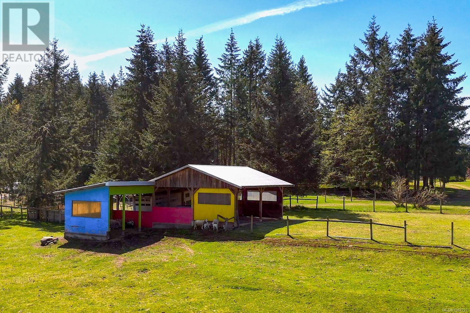 Photo 26 of 2892 Maridge Rd, Courtenay BC