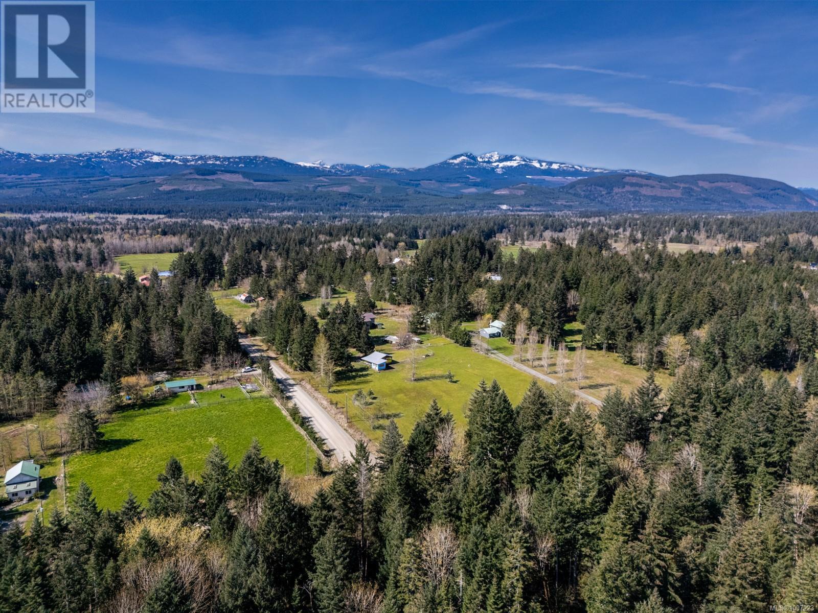 Photo 3 of 2892 Maridge Rd, Courtenay BC