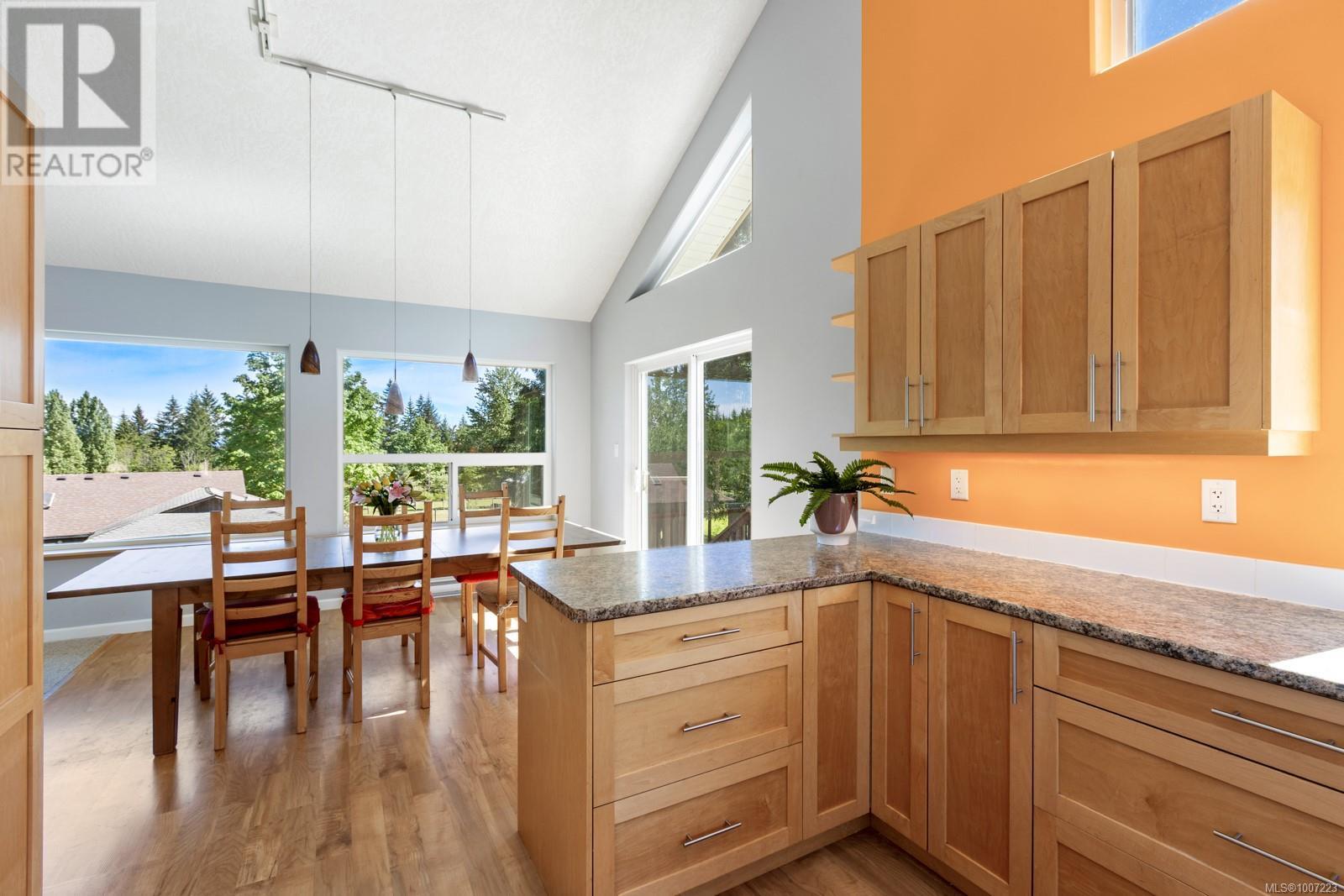 Photo 32 of 2892 Maridge Rd, Courtenay BC