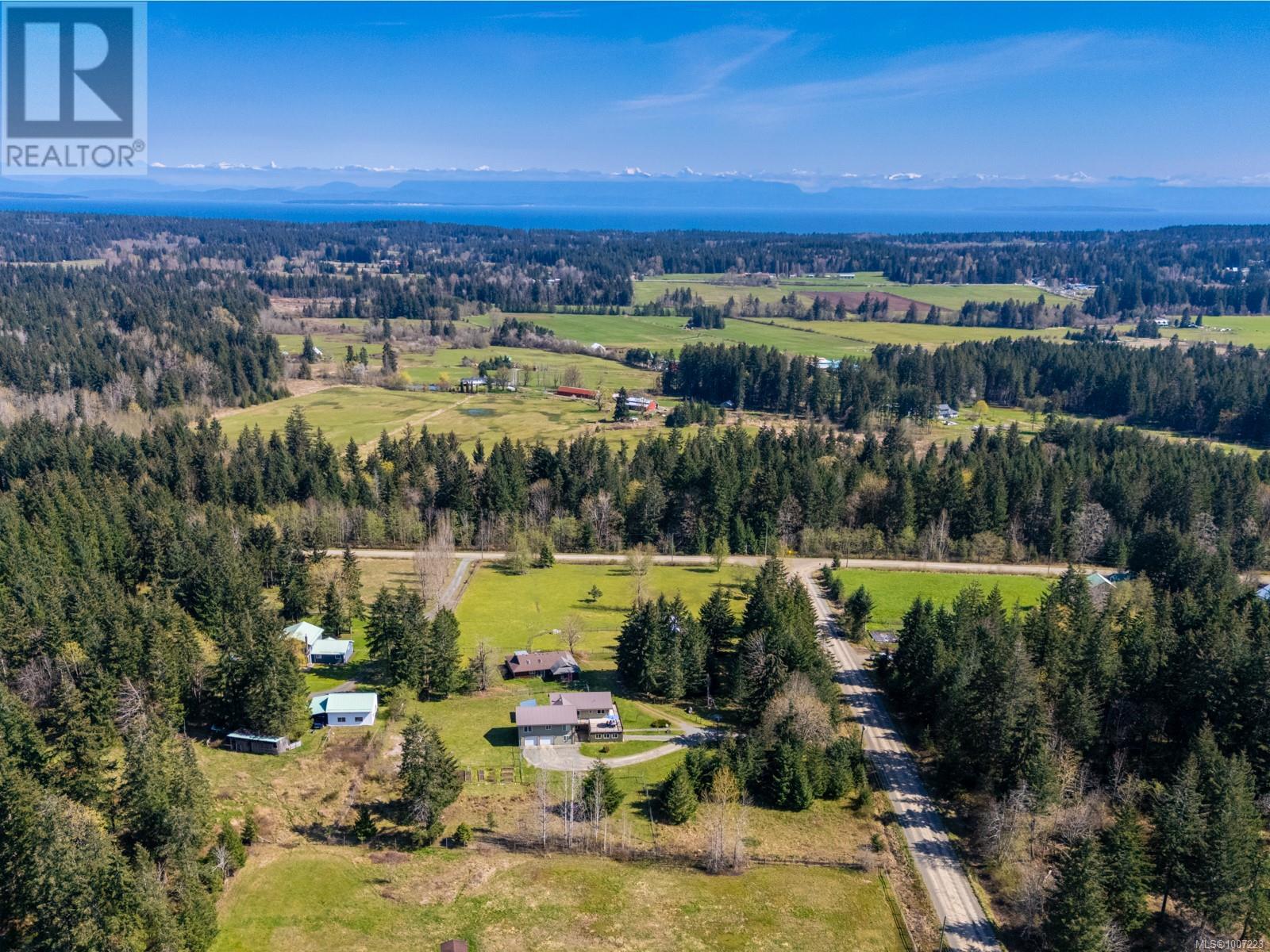 Photo 6 of 2892 Maridge Rd, Courtenay BC