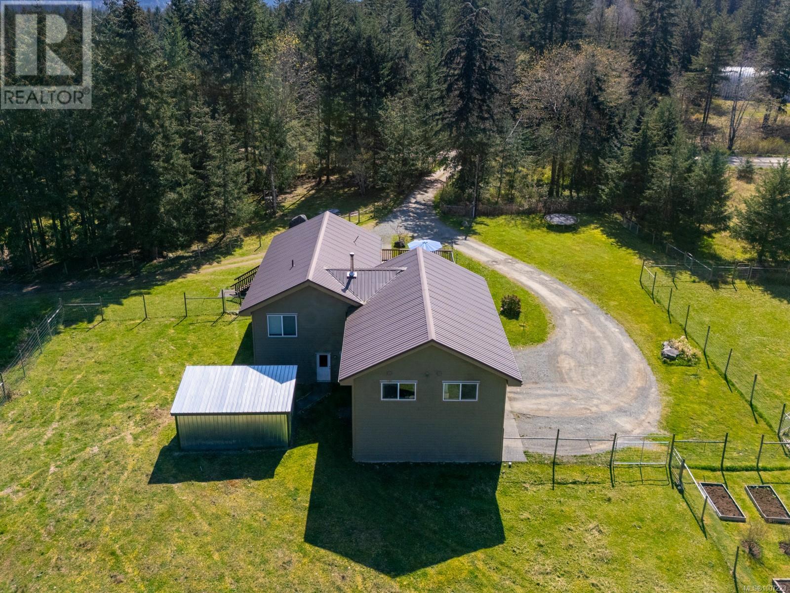 Photo 7 of 2892 Maridge Rd, Courtenay BC