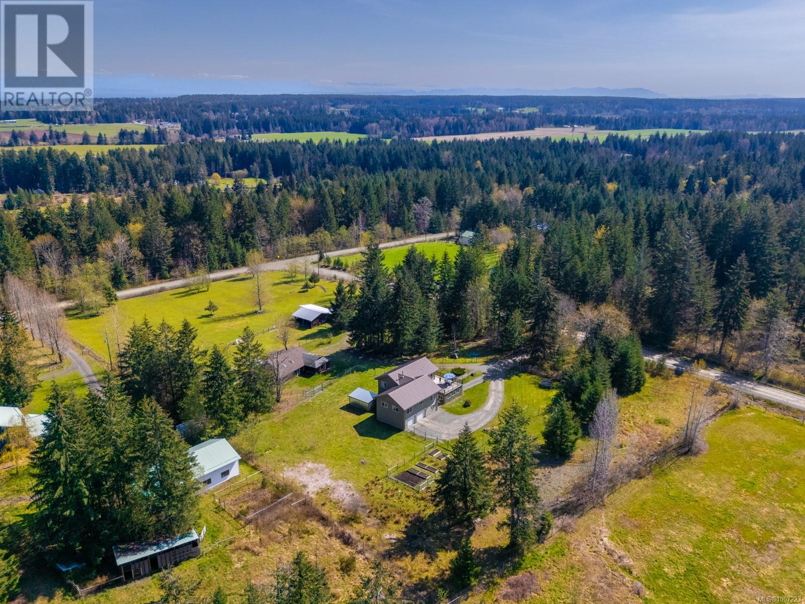 Photo 8 of 2892 Maridge Rd, Courtenay BC