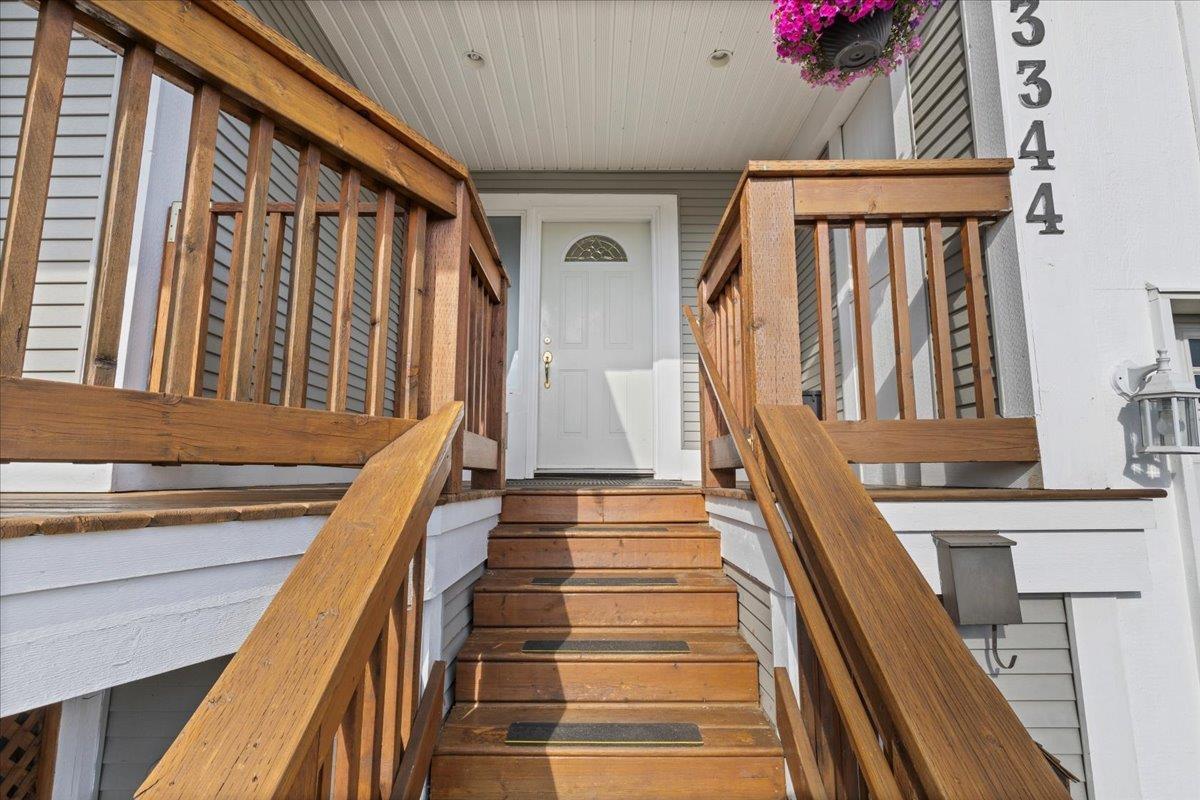 Photo 2 of 3344 Omineca Court, Abbotsford BC