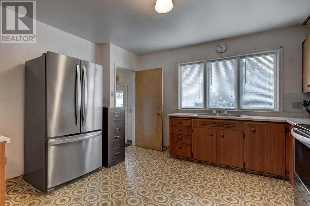 Single Family House Bungalow for Sale in  Gladys Ridge Road SW Glendale Calgary 