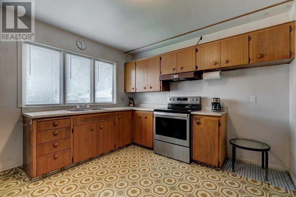 Single Family House Bungalow for Sale in  Gladys Ridge Road SW Glendale Calgary 