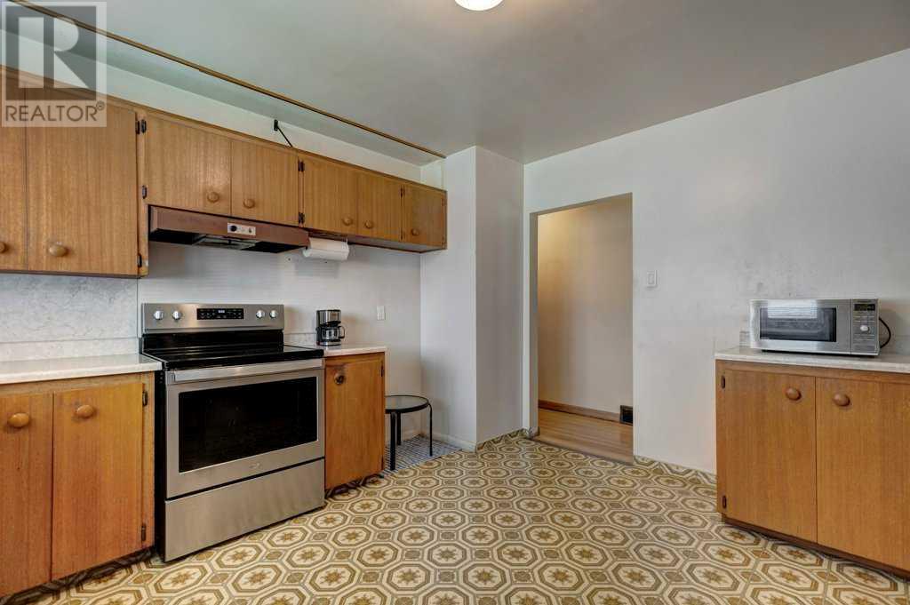 Single Family House Bungalow for Sale in  Gladys Ridge Road SW Glendale Calgary 