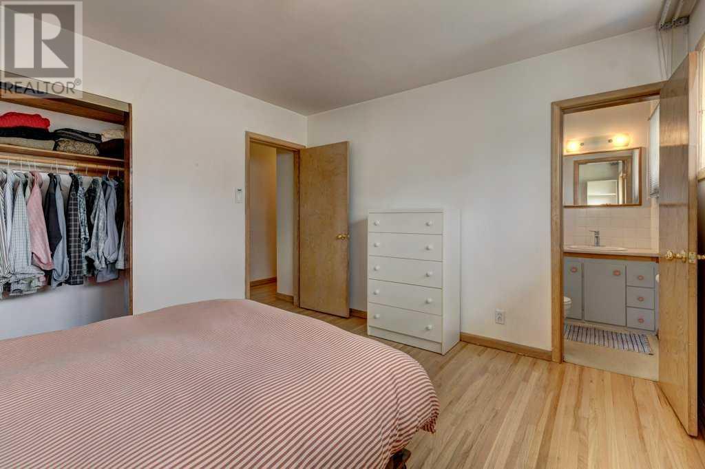 Single Family House Bungalow for Sale in  Gladys Ridge Road SW Glendale Calgary 