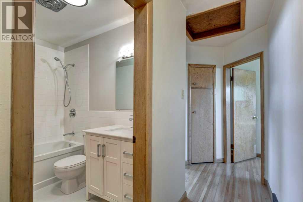 Single Family House Bungalow for Sale in  Gladys Ridge Road SW Glendale Calgary 