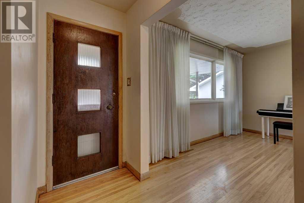 Single Family House Bungalow for Sale in  Gladys Ridge Road SW Glendale Calgary 