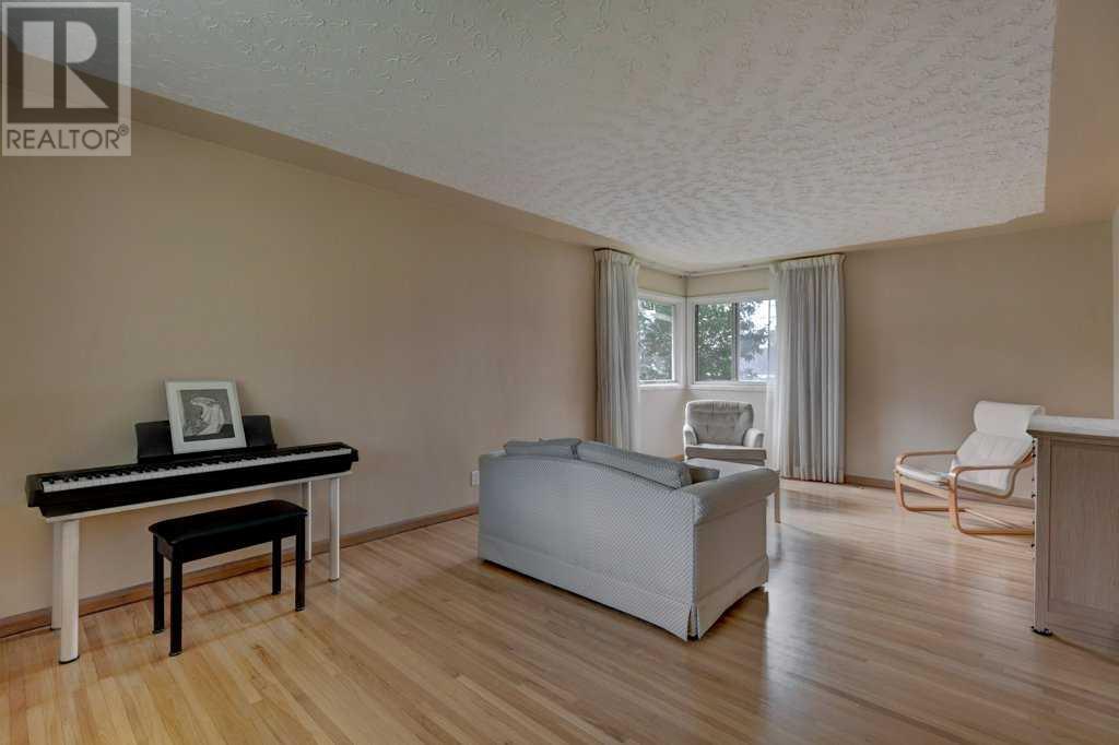 Single Family House Bungalow for Sale in  Gladys Ridge Road SW Glendale Calgary 