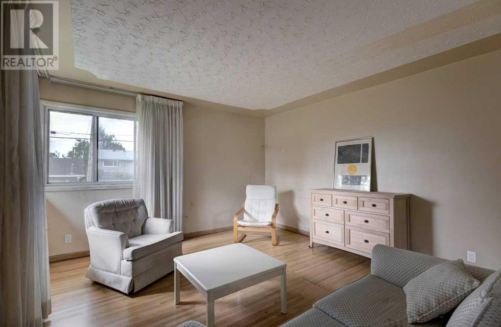 Single Family House Bungalow for Sale in  Gladys Ridge Road SW Glendale Calgary 