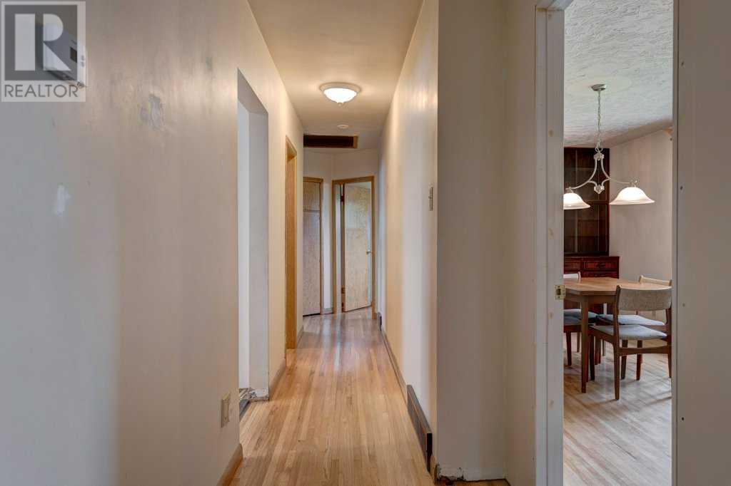 Single Family House Bungalow for Sale in  Gladys Ridge Road SW Glendale Calgary 