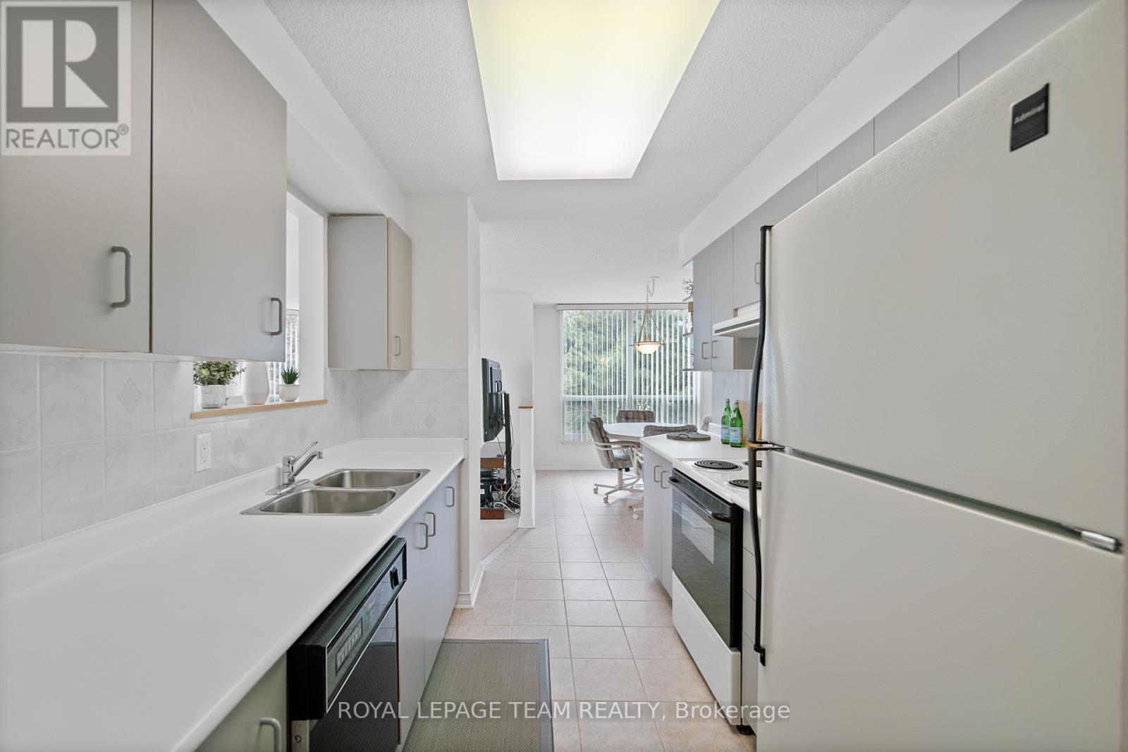 Photo 14 of 208 100 Millside Drive, Milton ON