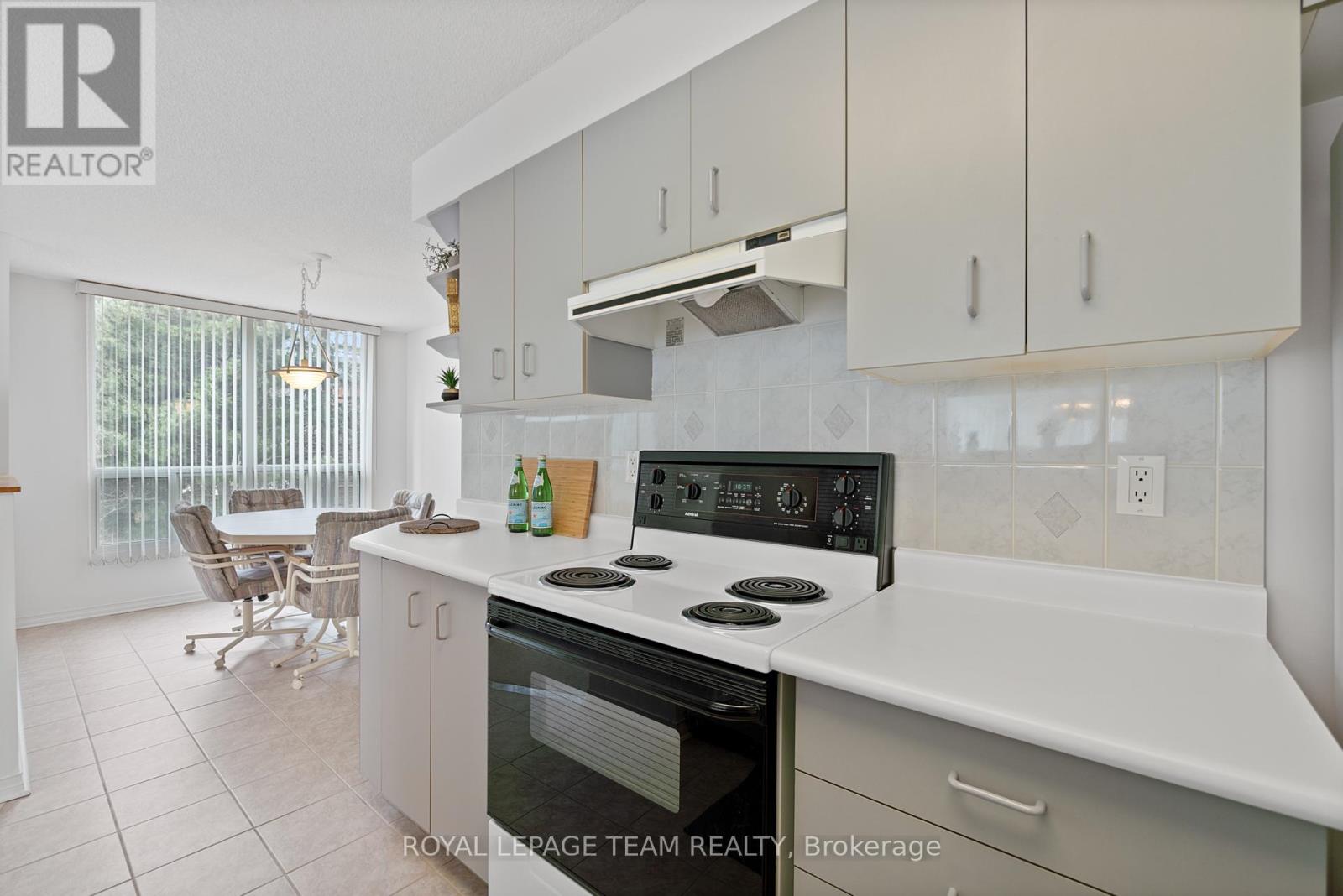 Photo 16 of 208 100 Millside Drive, Milton ON
