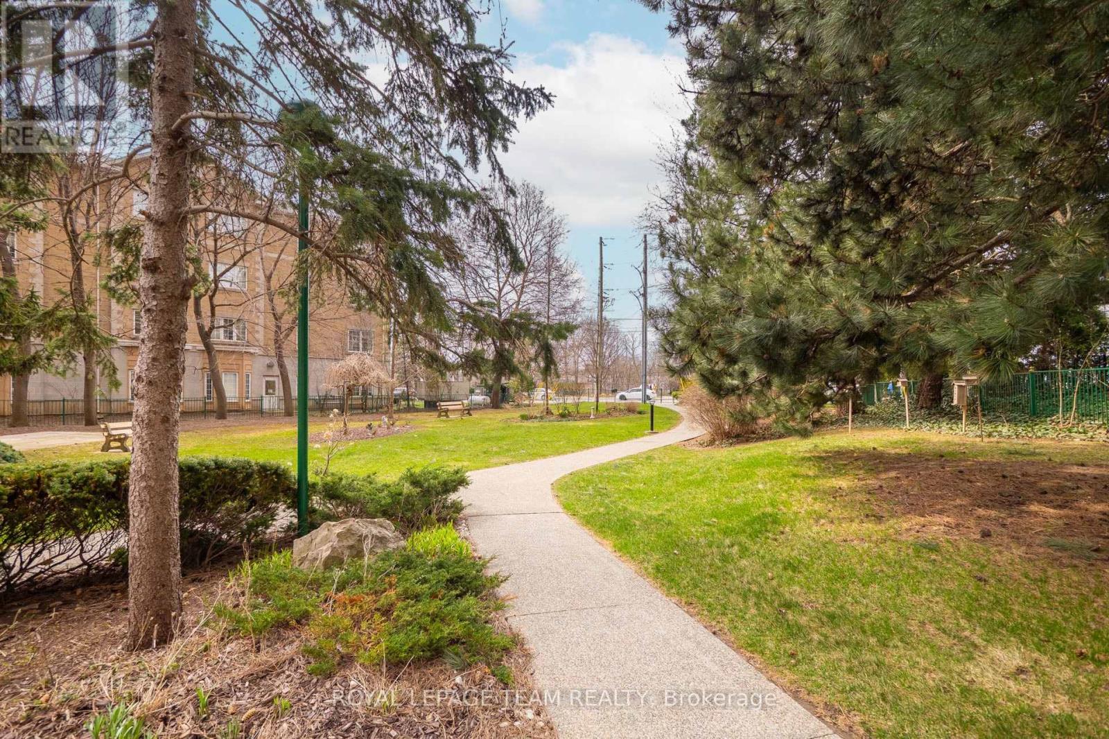 Photo 37 of 208 100 Millside Drive, Milton ON