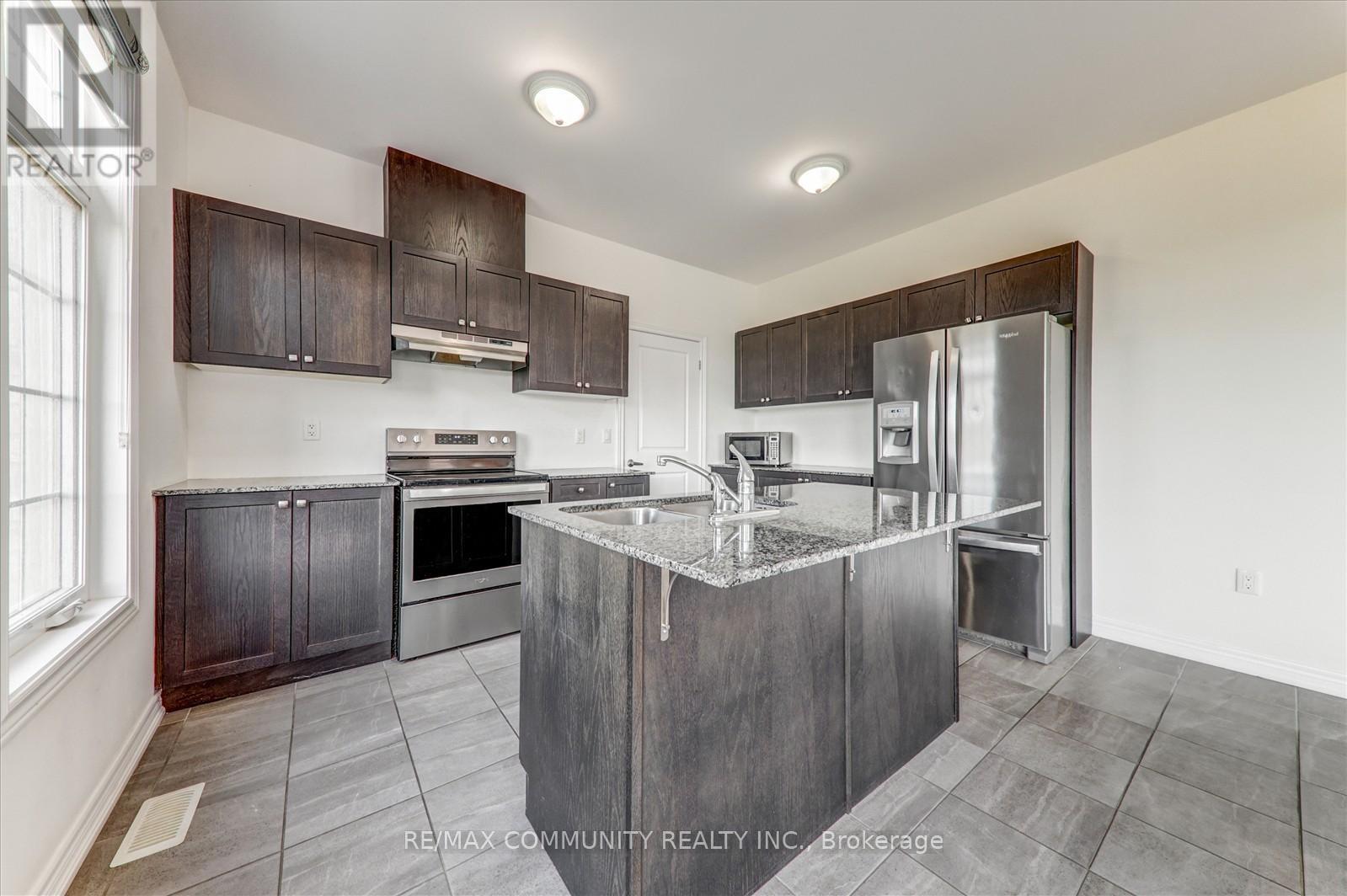 Photo 11 of 39 Summer Breeze Drive, Quinte West ON