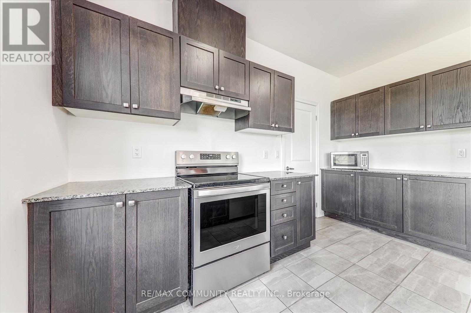 Photo 27 of 39 Summer Breeze Drive, Quinte West ON
