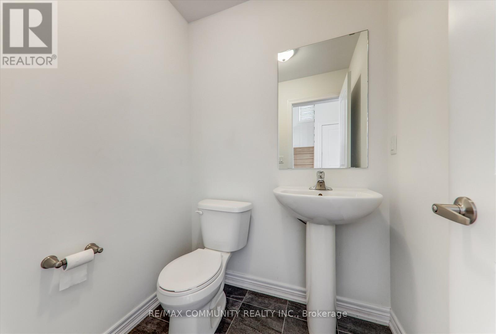 Photo 17 of 39 Summer Breeze Drive, Quinte West ON