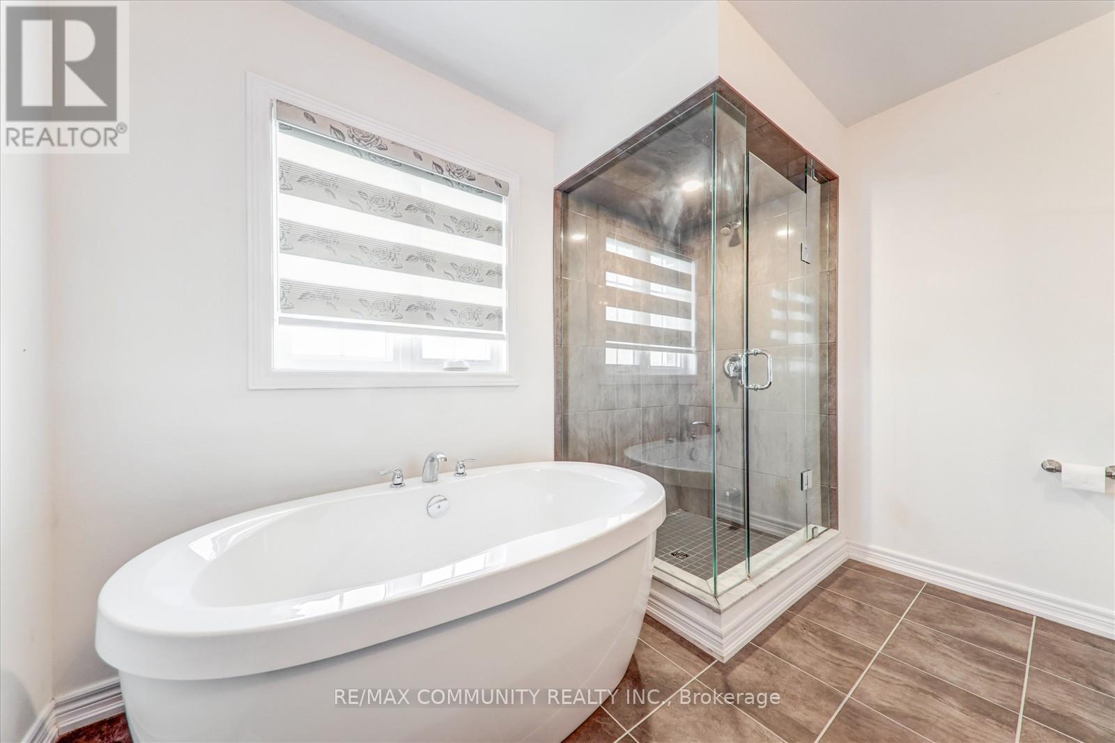 Photo 21 of 39 Summer Breeze Drive, Quinte West ON
