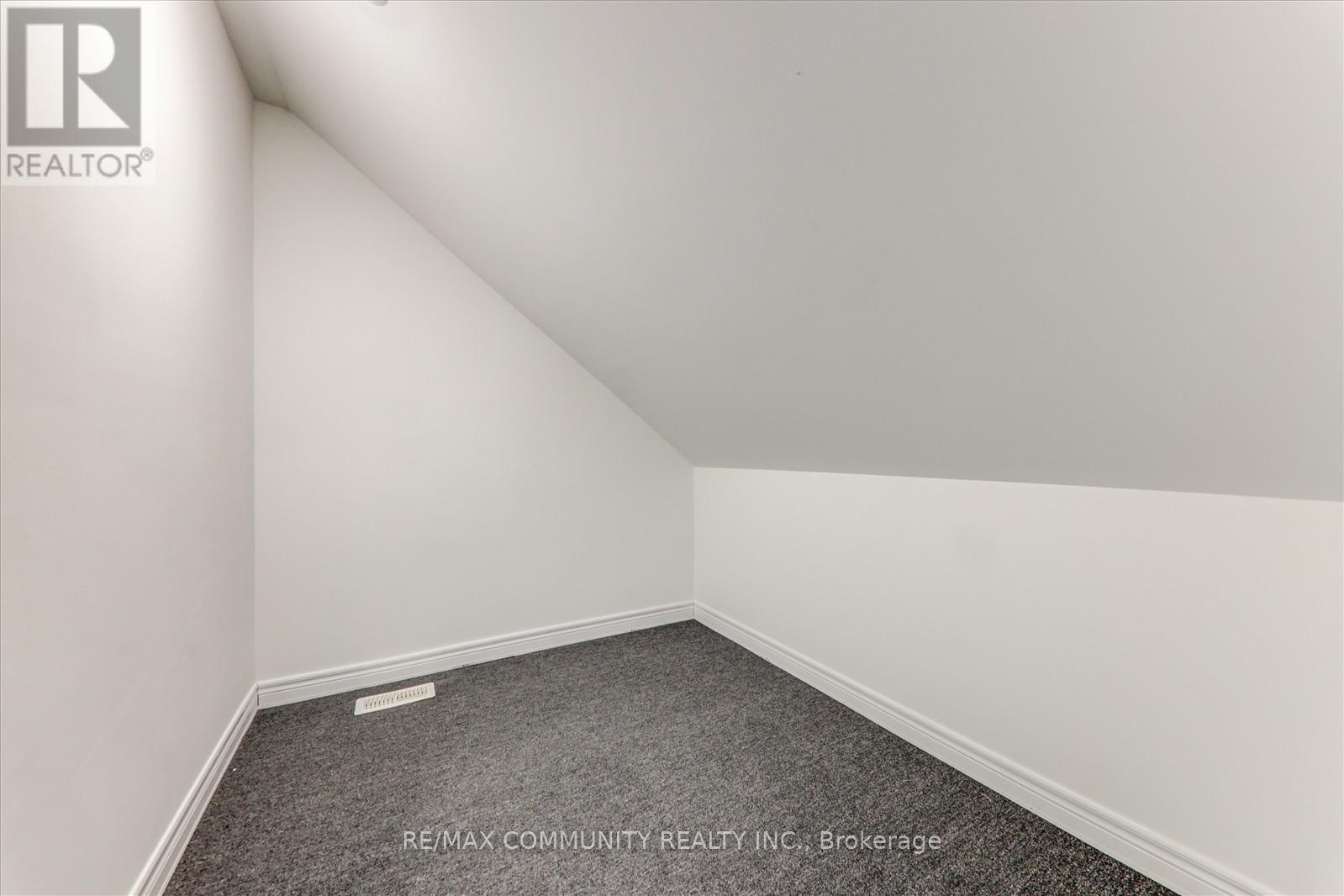Photo 14 of 39 Summer Breeze Drive, Quinte West ON