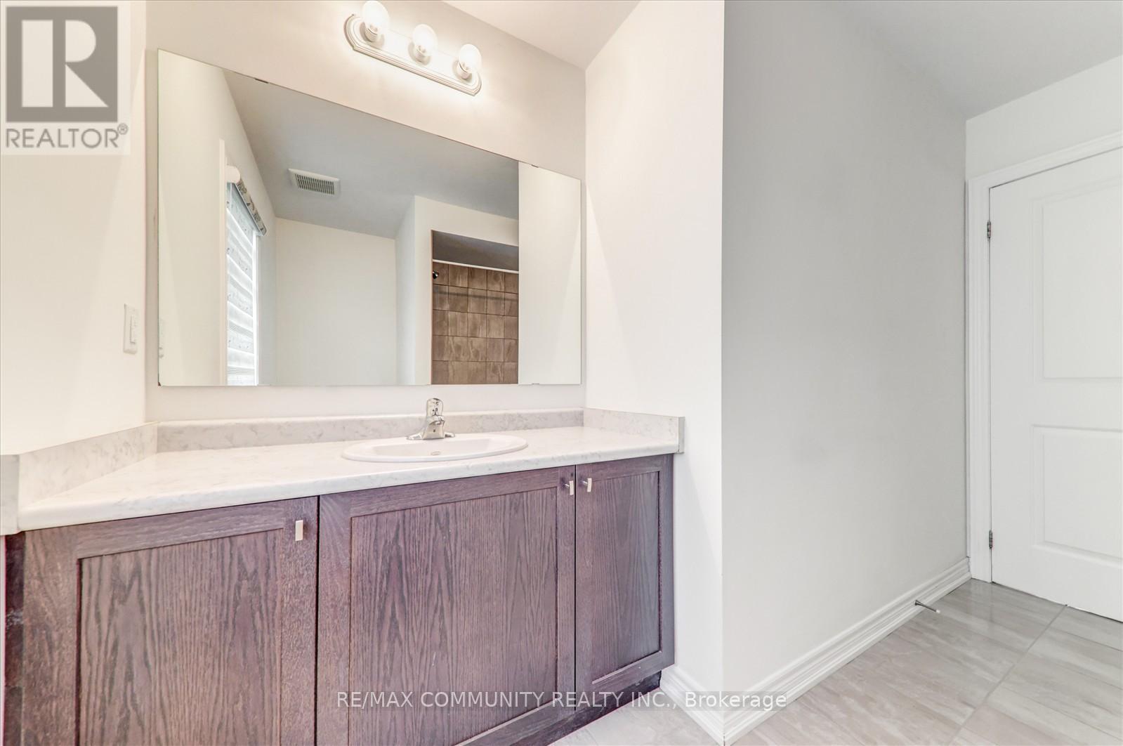 Photo 31 of 39 Summer Breeze Drive, Quinte West ON