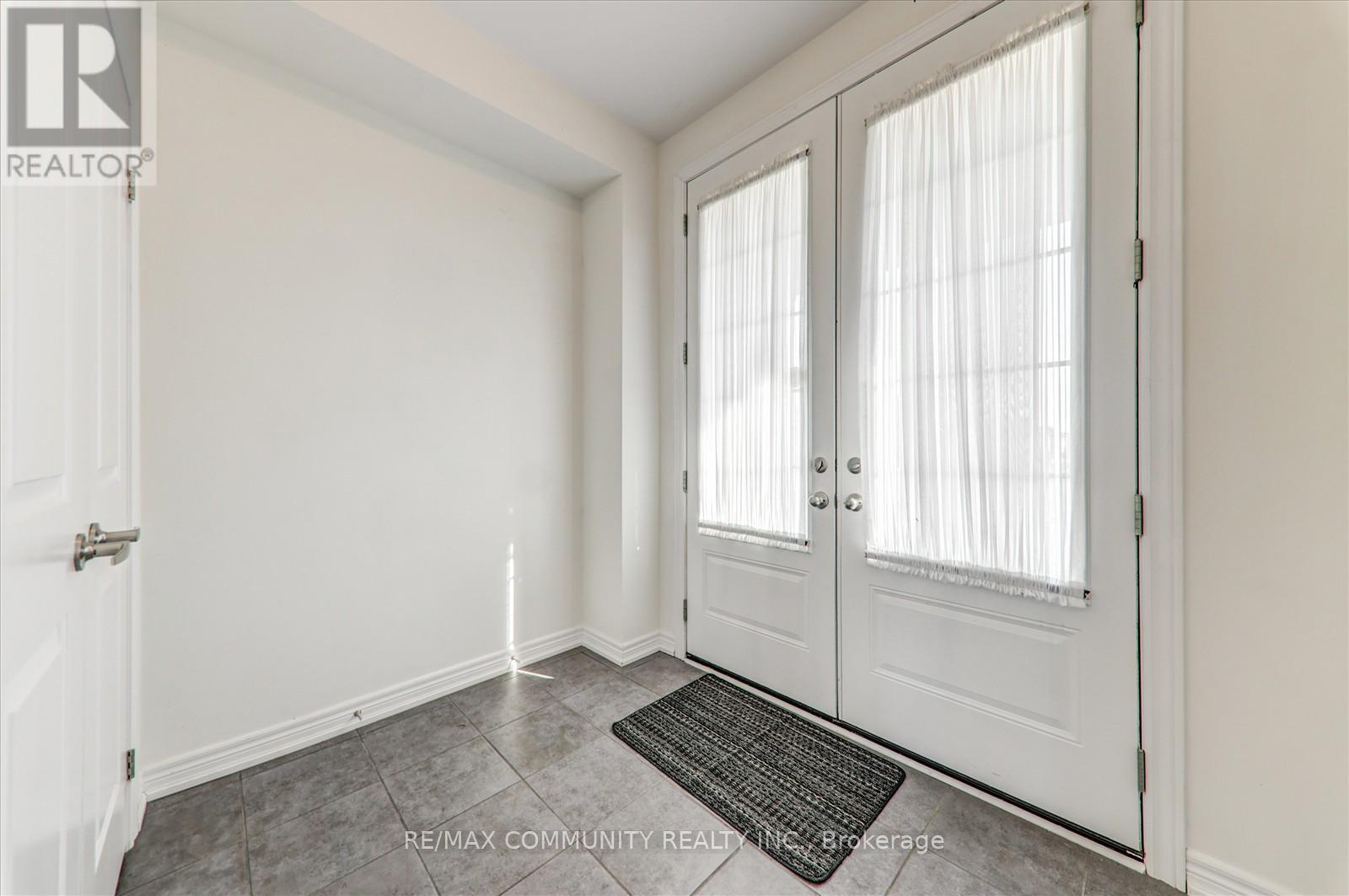 Photo 19 of 39 Summer Breeze Drive, Quinte West ON