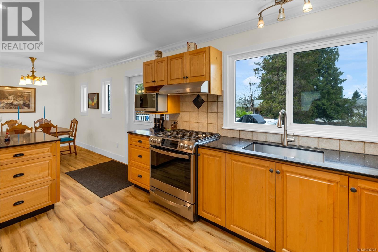Photo 32 of 1185 Stuart Pl, Ladysmith BC